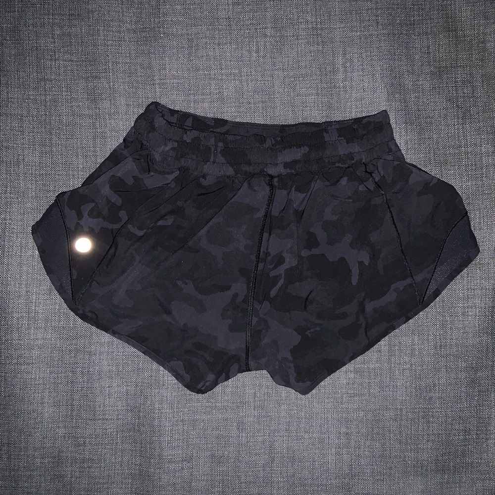 Lululemon Hotty hot 2.5 lululemon camo shorts